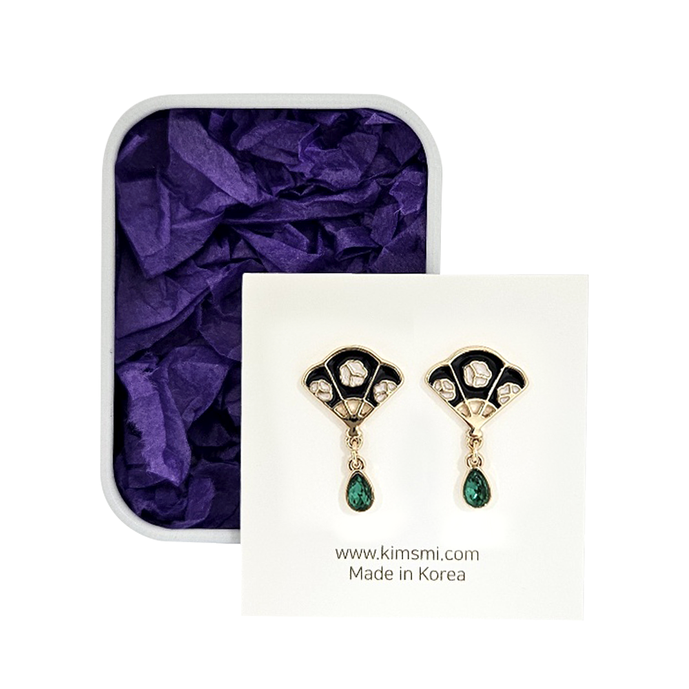 Camellia fan Earring